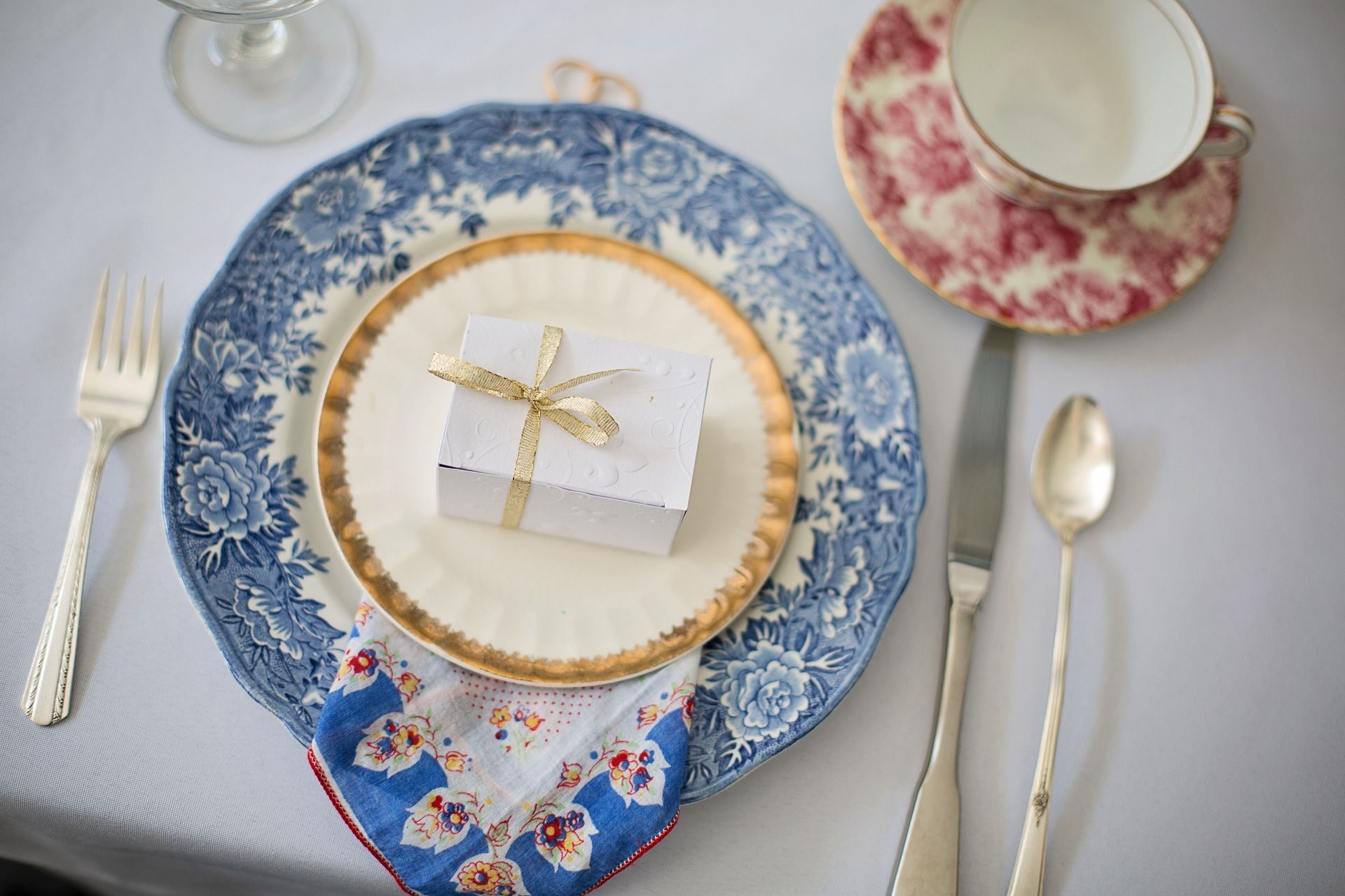 Wedding-in-May-June-2023-Spring-and-summer-colors_Blue-Pink