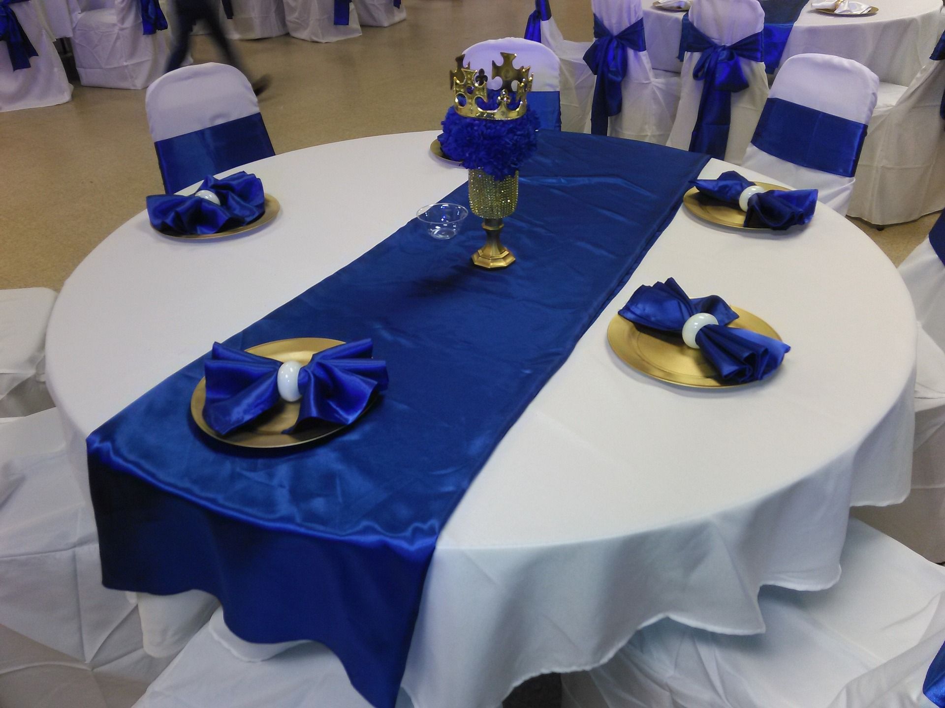 Wedding-in-May-June-2023-Spring-and-summer-colors_Blue-White-3