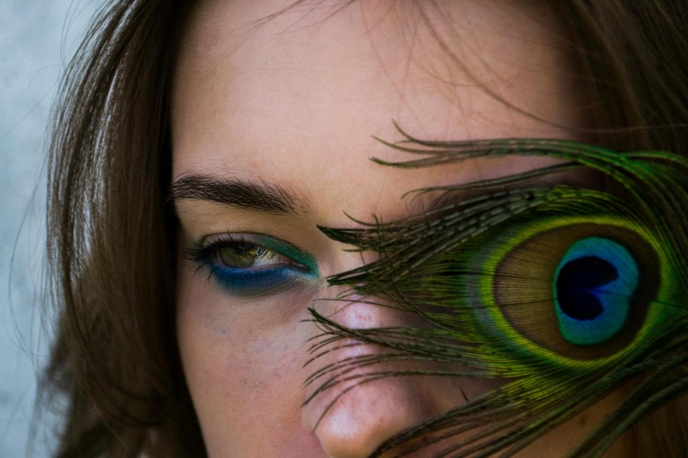 1. Elegant peacock wedding theme - make-up