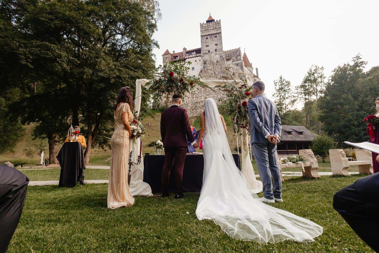 Friends wedding theme - couple saying yes near the Bran Castle