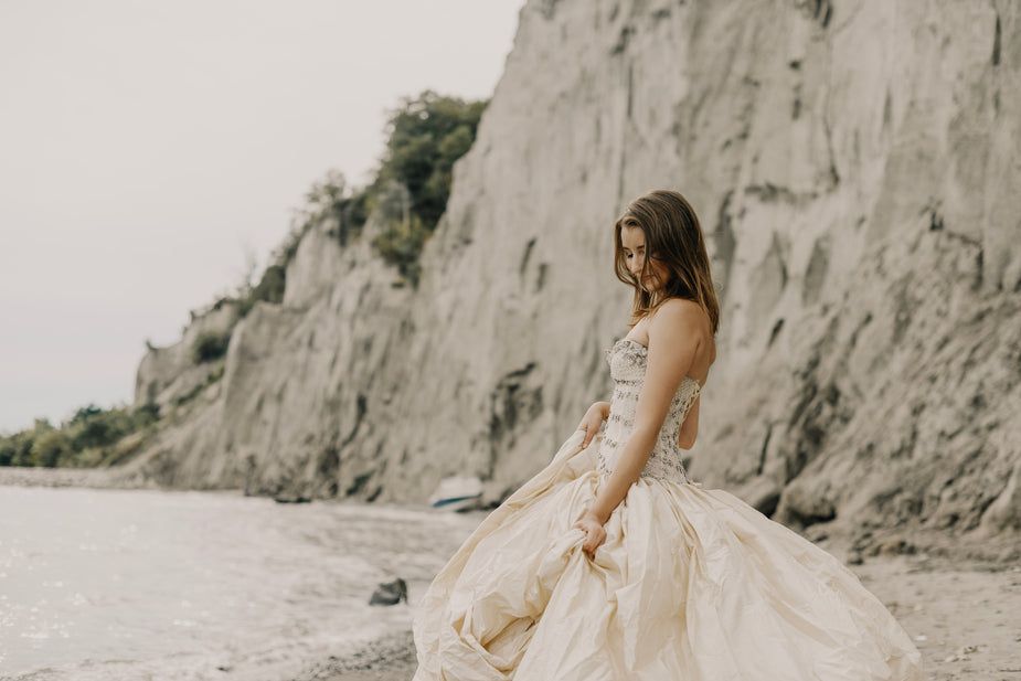Gothic-wedding-–-the-first-steps-to-consider-when-organizing-the-perfect-day_goth-bride-dress-shooting-outside