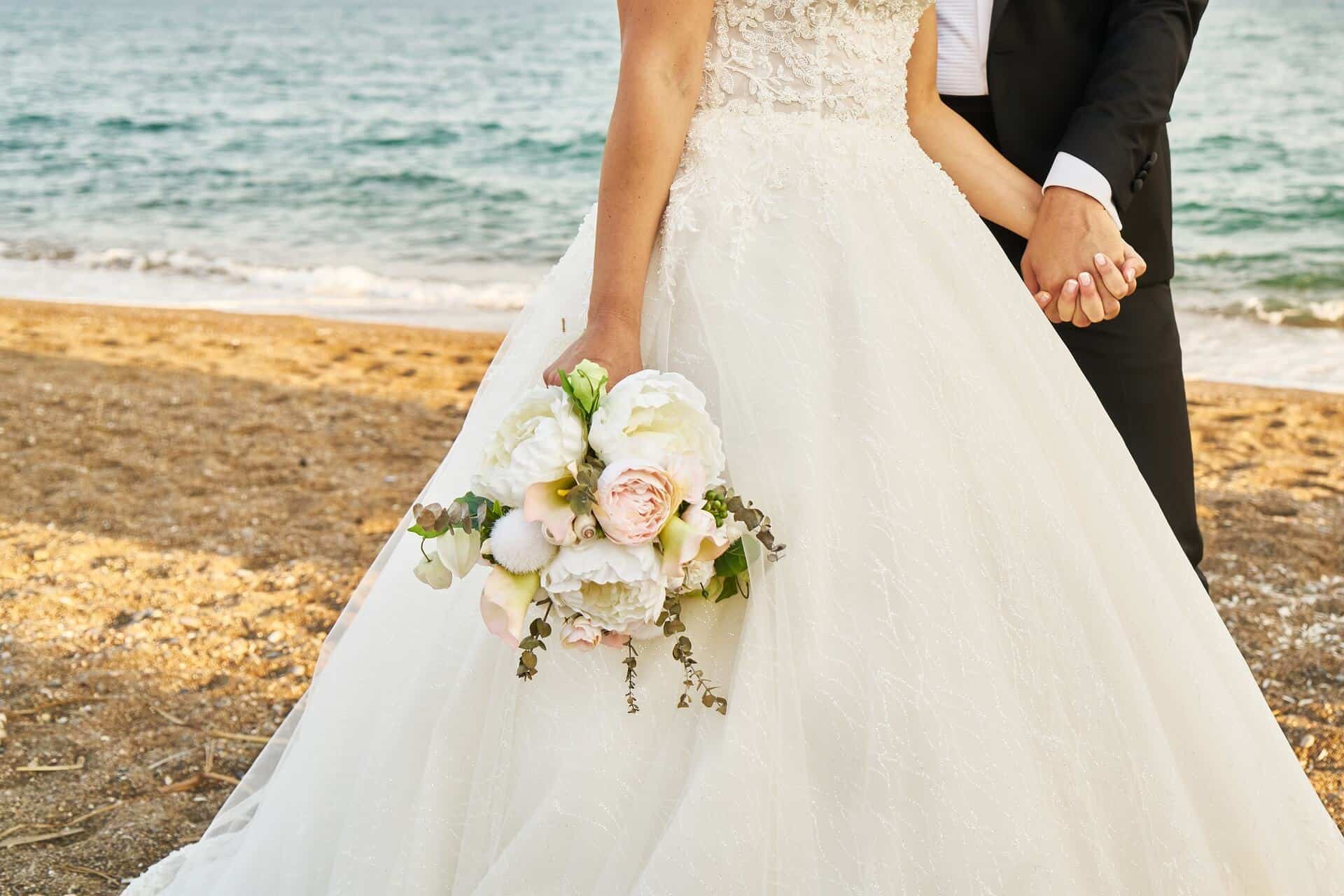 Wedding-pisces-theme-–-How-to-create-a-great-event-couple-holding-hands-7