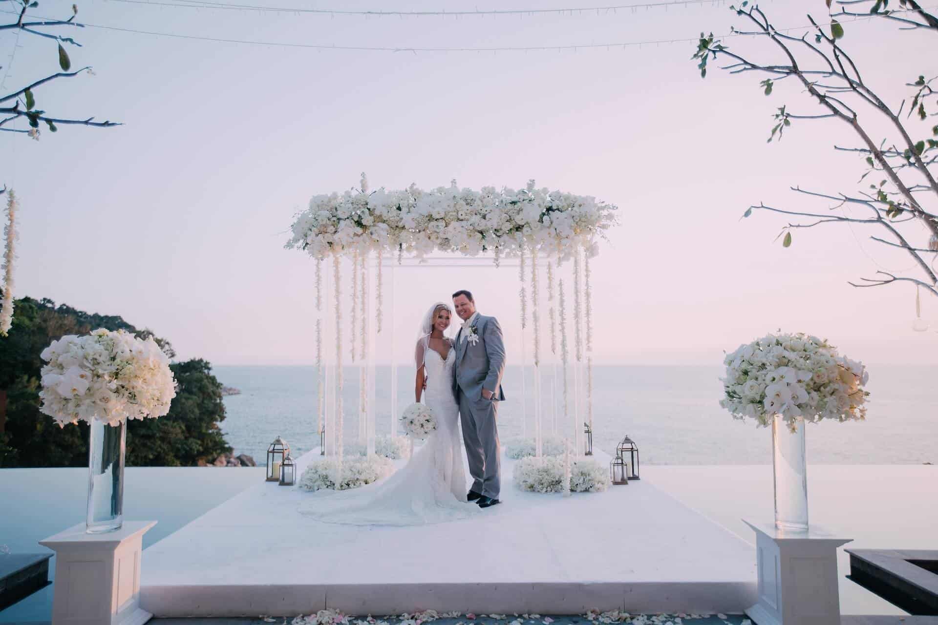 Wedding-pisces-theme-–-How-to-create-a-great-event-wedding-couple-white-flowers-10.j