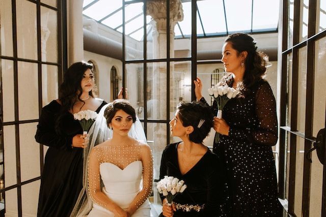 .-Weddings-in-Spain-–-rituals-and-traditions-that-you-should-consider-for-the-big-day_bride-with-family-preparing-for-the-wedding