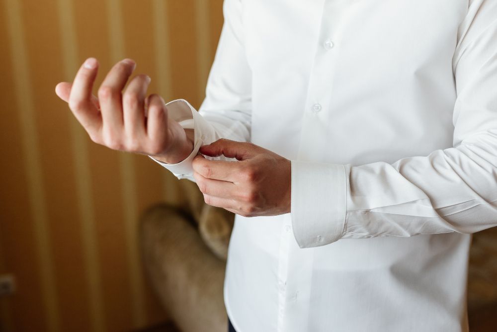 1.-Weddings-in-Spain-–-rituals-and-traditions-that-you-should-consider-for-the-big-day_groom-preparing-for-the-wedding.