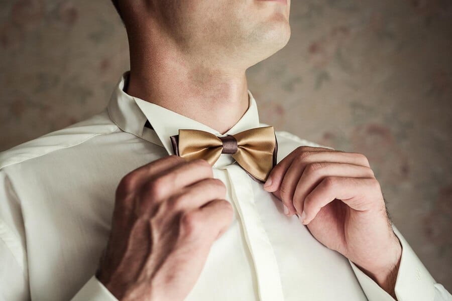 1.1.-What-colors-go-with-gold-for-a-wedding-from-the-dress-to-the-cake-5