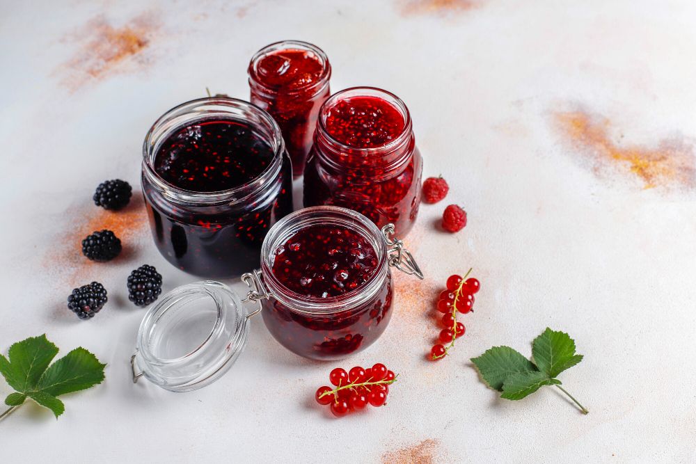 1.2.-Purple-theme-for-wedding-–-a-short-list-with-organizational-points_jars-with-blueberry-jam.jpg