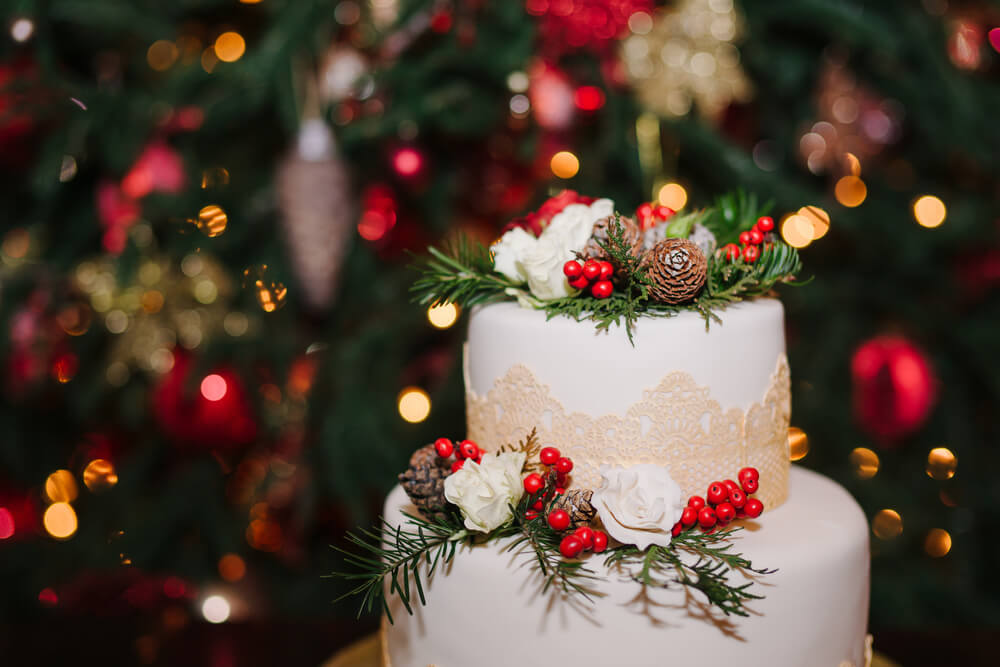 Red and gold wedding cake designs - white cake, lights