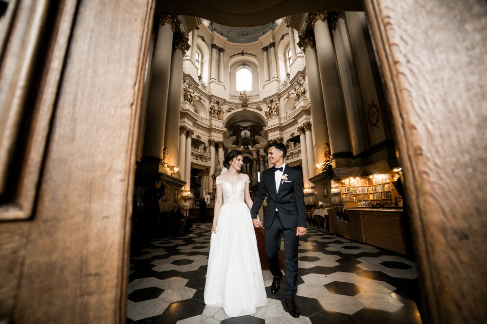 Victorian-wedding-couple-in-the-church