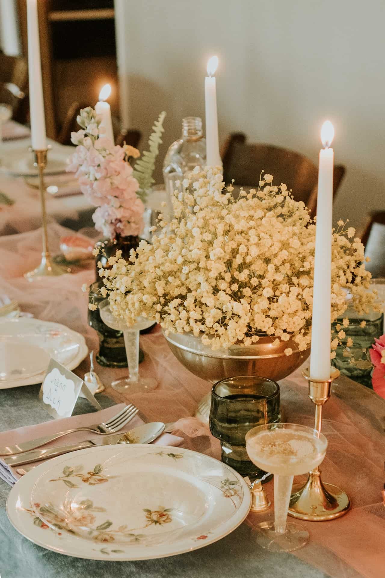 .2.-Wedding-decor-gold-and-white-reception-and-ceremony-4