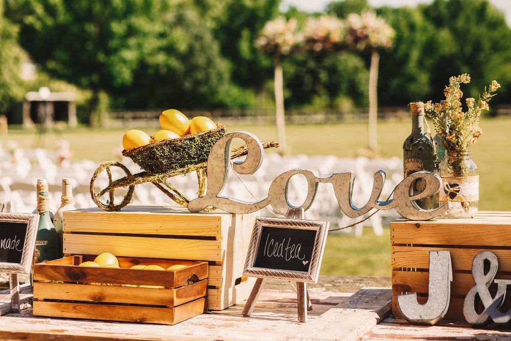 1.2.-Yellow-wedding-invitations-–-tips-and-trick-to-take-into-account-for-a-great-event_yellow-decorations-with-love-sign