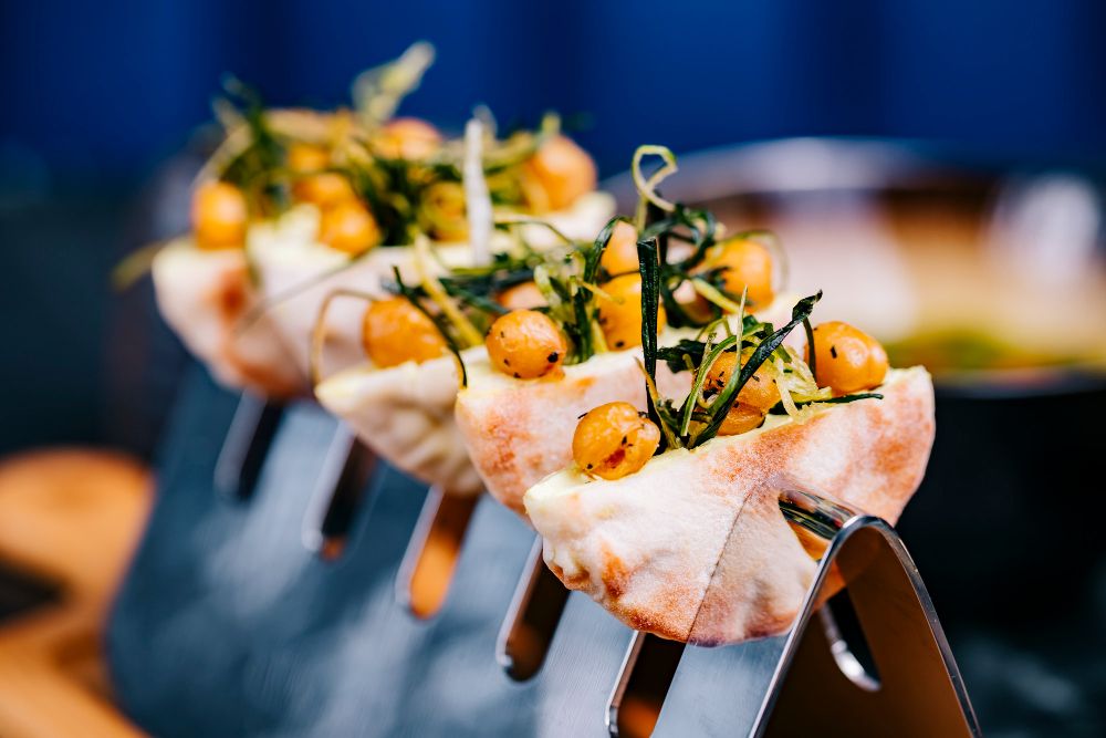 1.2.-Yellow-wedding-invitations-–-tips-and-trick-to-take-into-account-for-a-great-event_yellow-themed-food