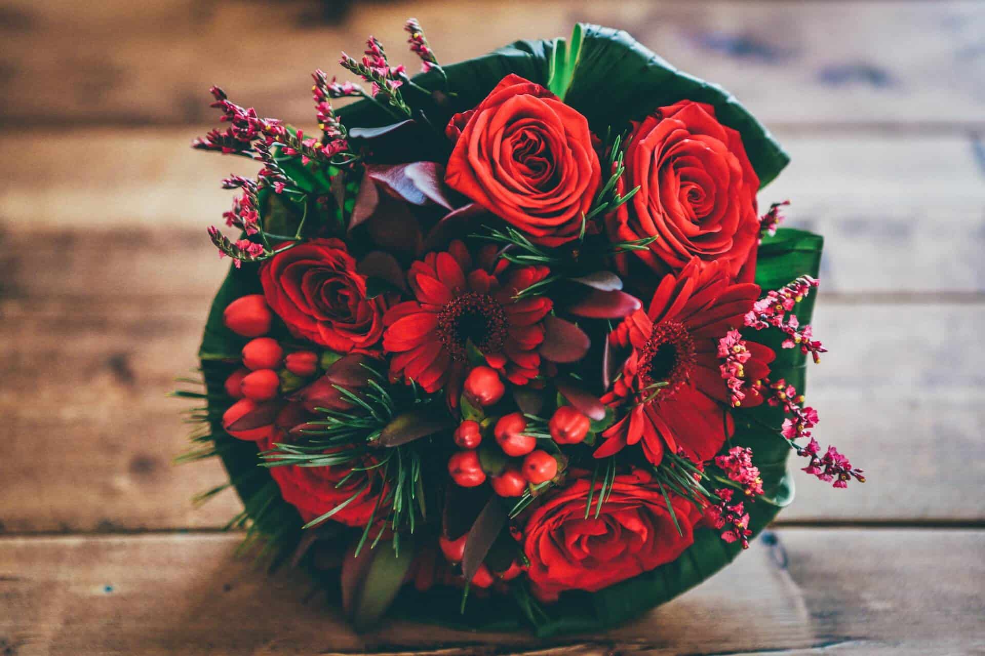 Red and gold traditional - bouquet, red flowers