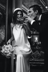 Roaring 20s Great Gatsby wedding - outfits and dress code (1) - Weddo Agency