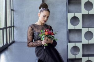 Black and white wedding bouquets ideas (5) - Weddo Agency