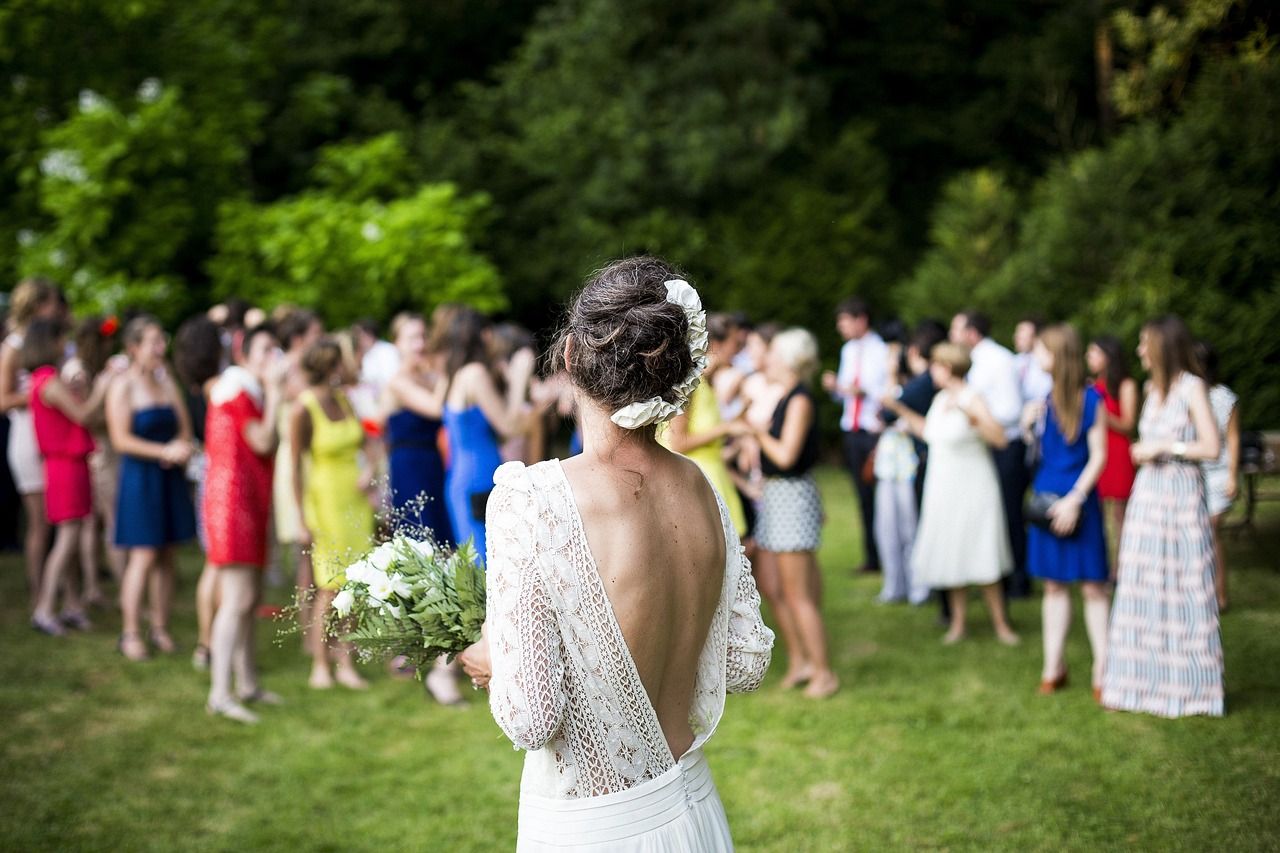 2-How-to-choose-small-and-intimate-wedding-venue-12
