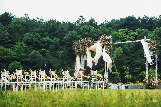 2-How-to-choose-small-and-intimate-wedding-venue-8