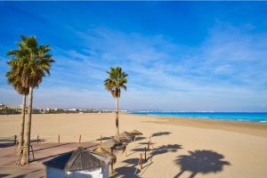Best beaches for a charming ceremony - La Malvarrosa Beach 2 - Weddo Agency