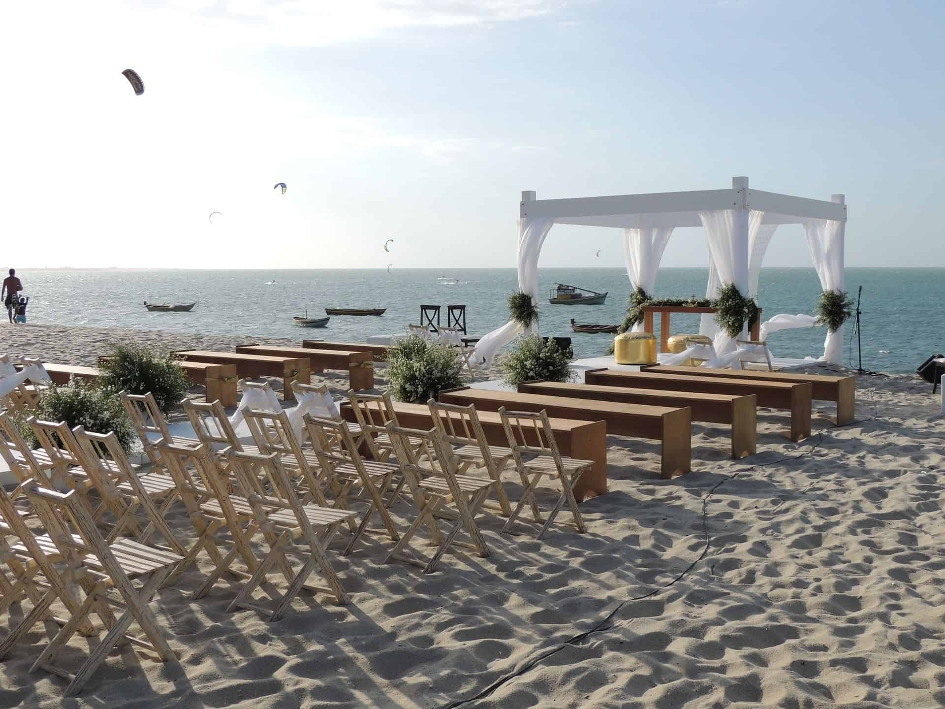 Picnic-wedding-ideas-TIPS-TRICKS-for-creating-an-original-event-beach-wedding