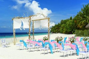 A wooden arch (1) - Weddo Agency