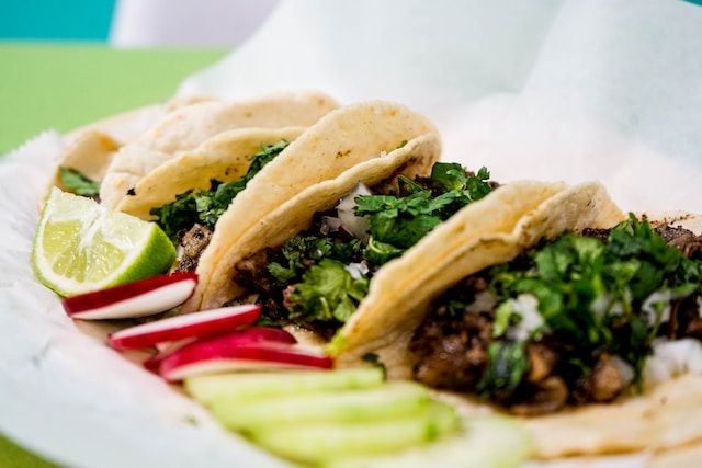 Cinco-de-mayo-wedding-taco-stand