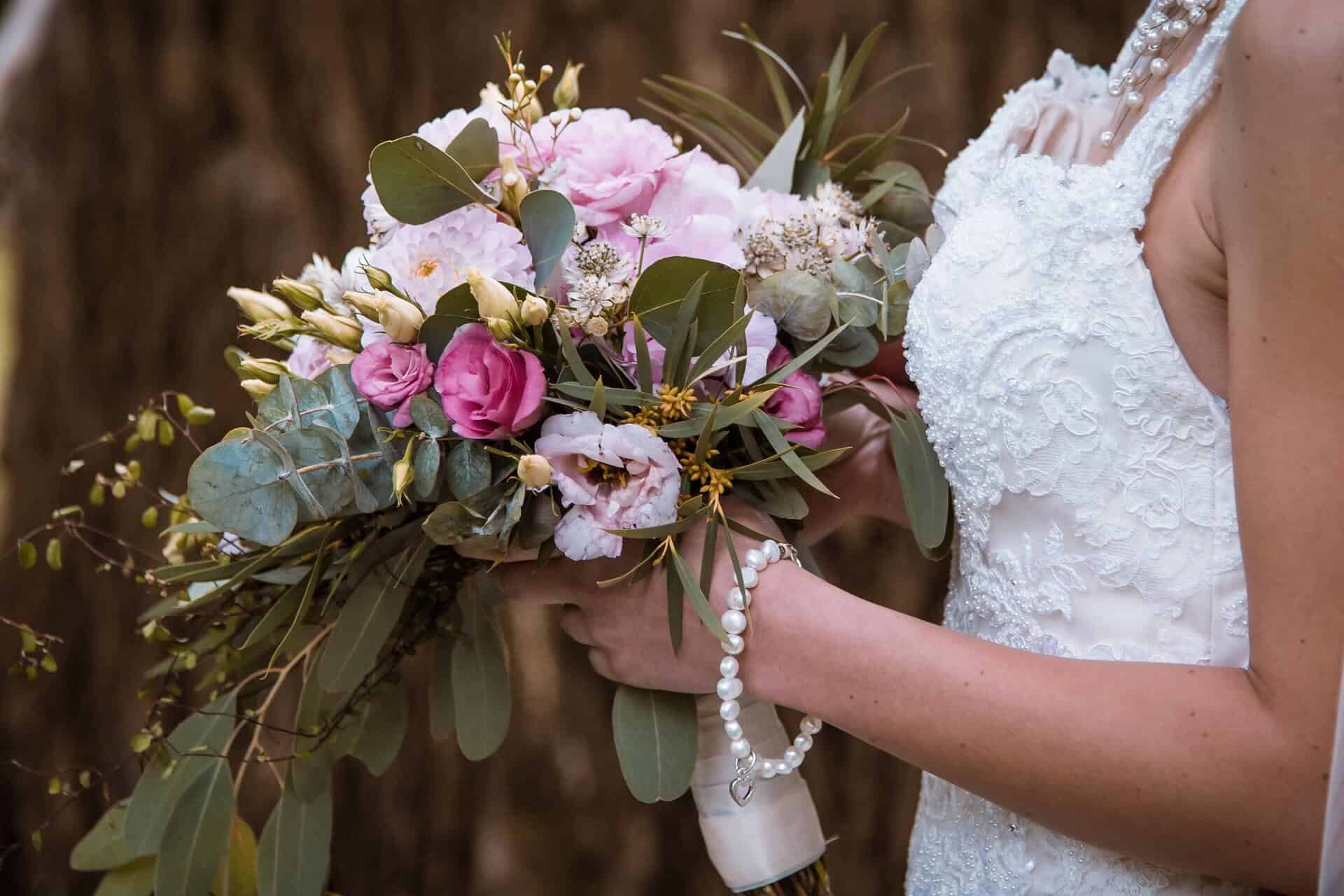 Summer-wedding-color-palette-for-the-bride-and-grooms-attire-Bouquet-of-flowers