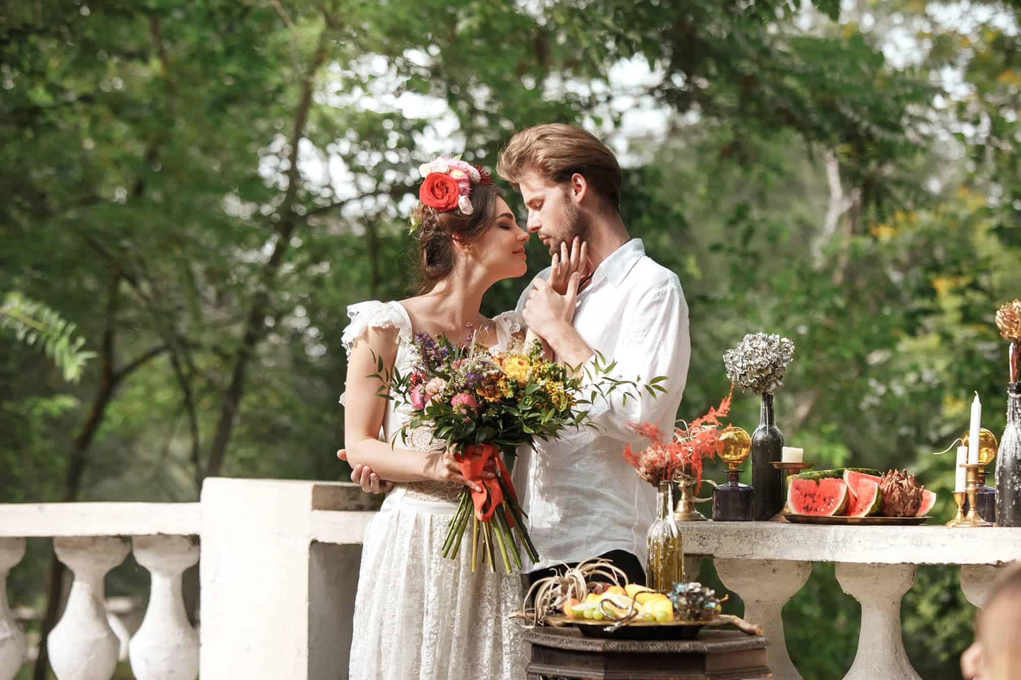 2.-Unusual-wedding-themes-skydiving-on-a-yacht-or-underwater-3