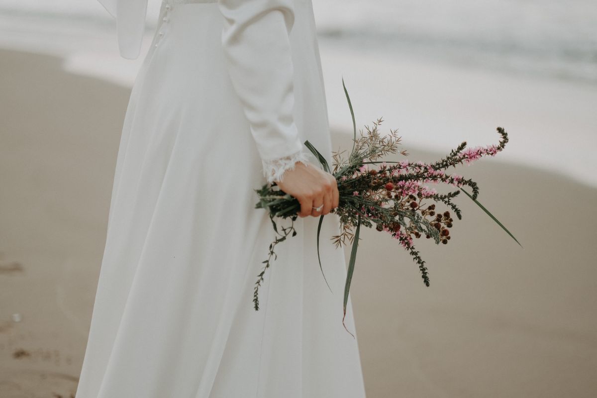 Cottagecore-wedding-dresses-bride-dress-flowers-sand