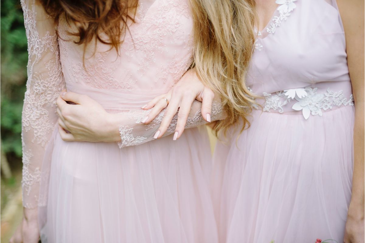 Cottagecore-wedding-dresses-bridesmaids-dresses