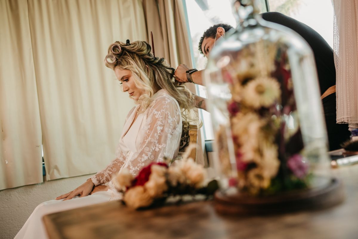 Cottagecore-wedding-hair-hairstyle-bride-flowers