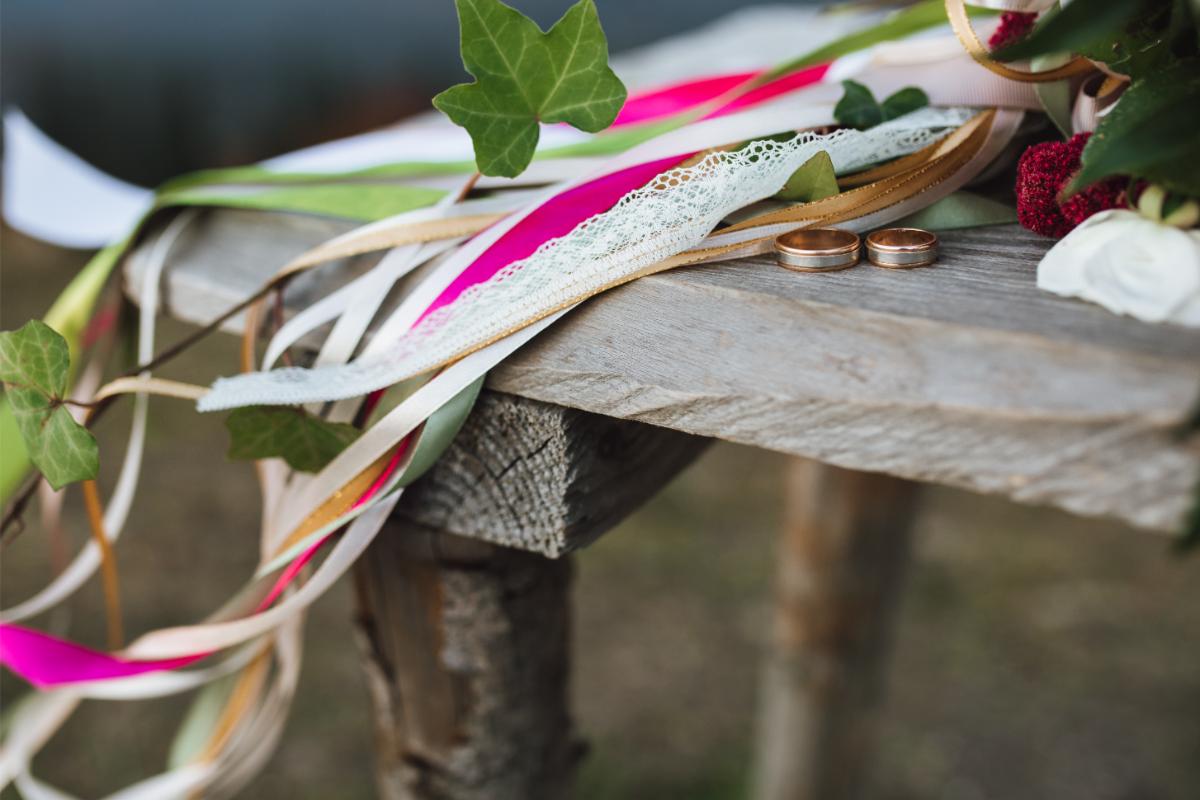 Festival-wedding-decor-table-bouquet-ribbons