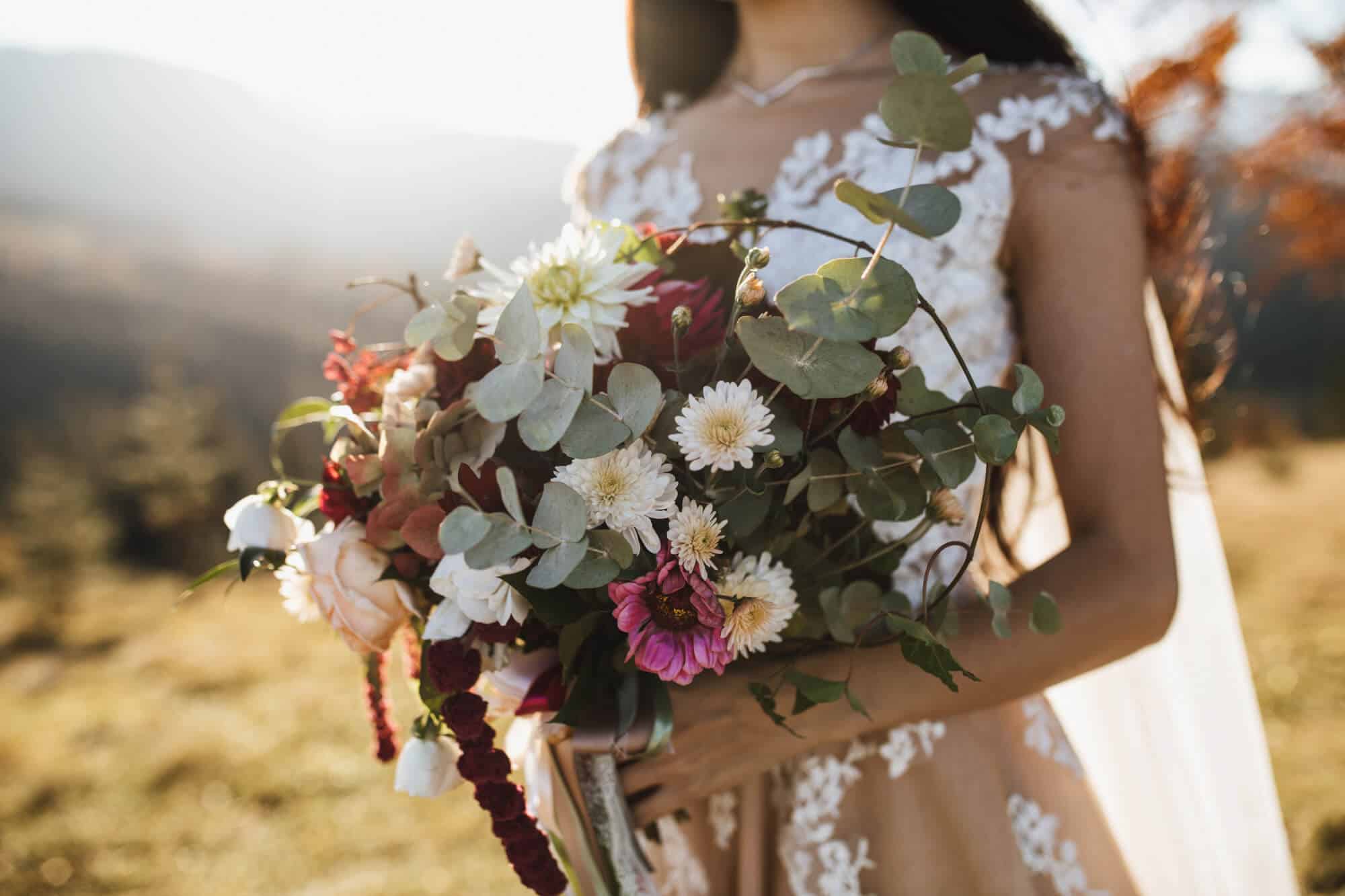 2.2.-Rustic-wedding-theme-dress-for-the-bride-and-bridesmaids-2