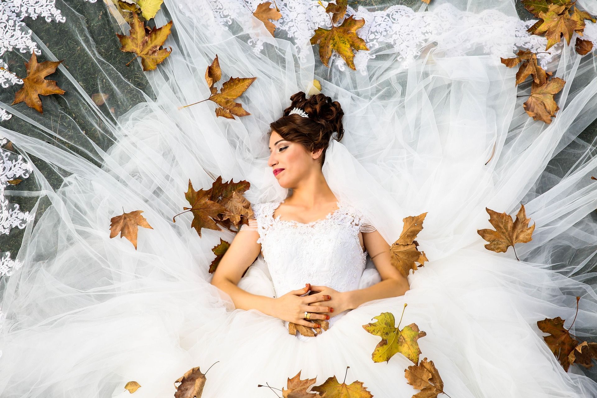 Autumn-wedding-in-September-2023-Which-are-the-perfect-colors-for-your-party-1