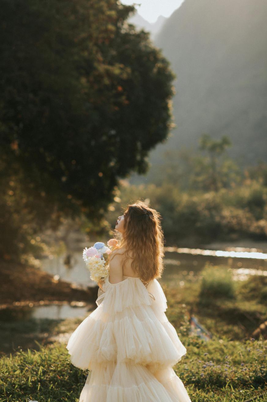 Cherry blossom wedding theme - outfit ideas for the newlyweds & maids of honor (2)