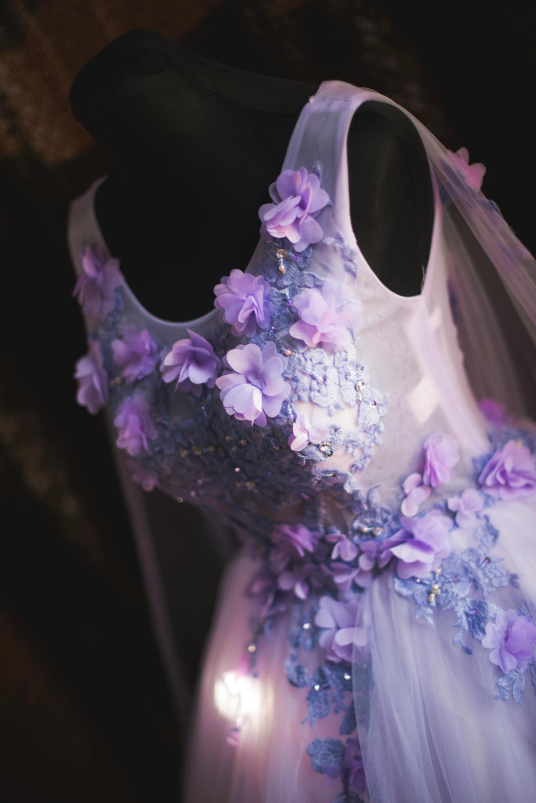 Cherry blossom wedding theme - outfit ideas for the newlyweds & maids of honor (3)