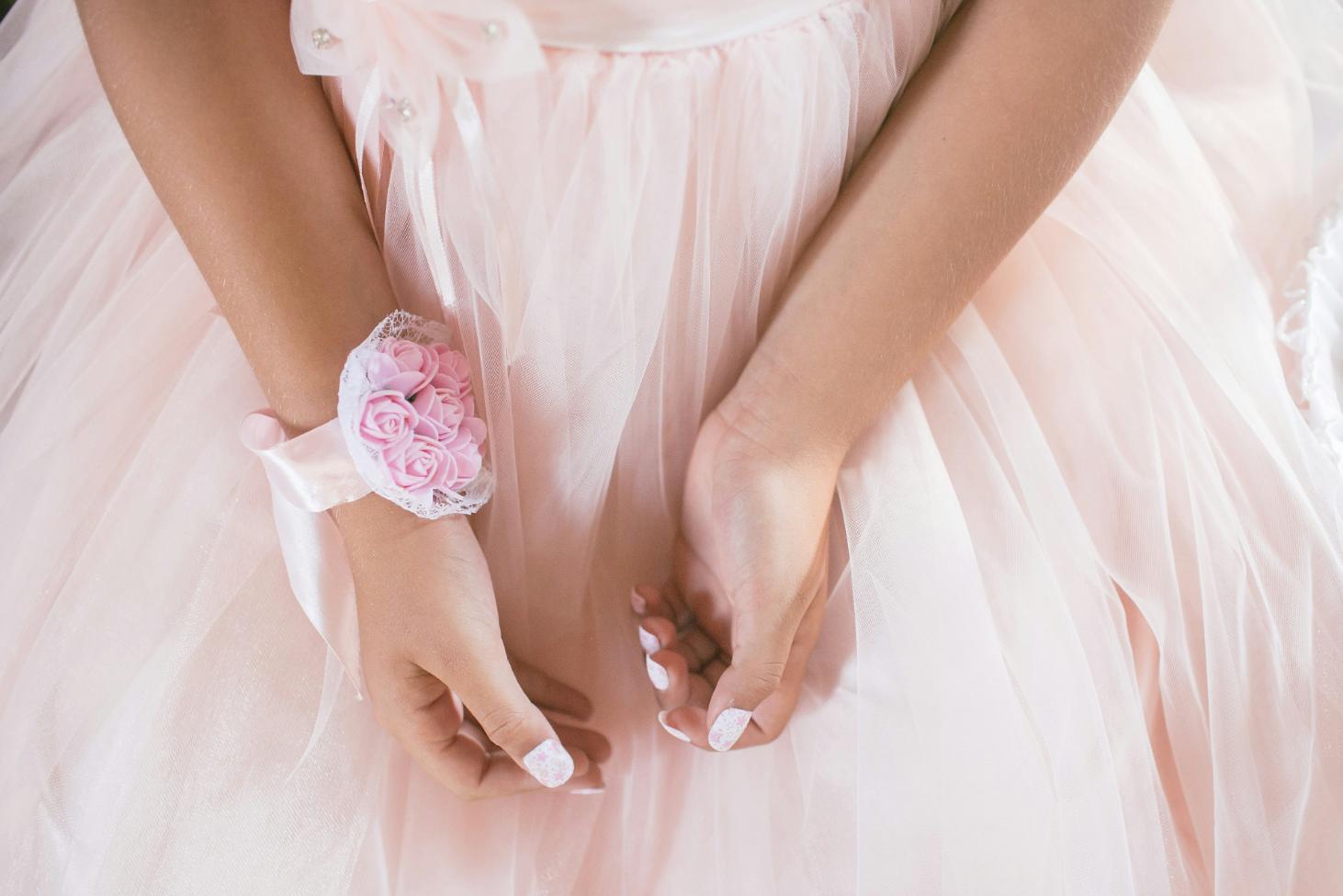 Cherry blossom wedding theme - outfit ideas for the newlyweds & maids of honor (4)