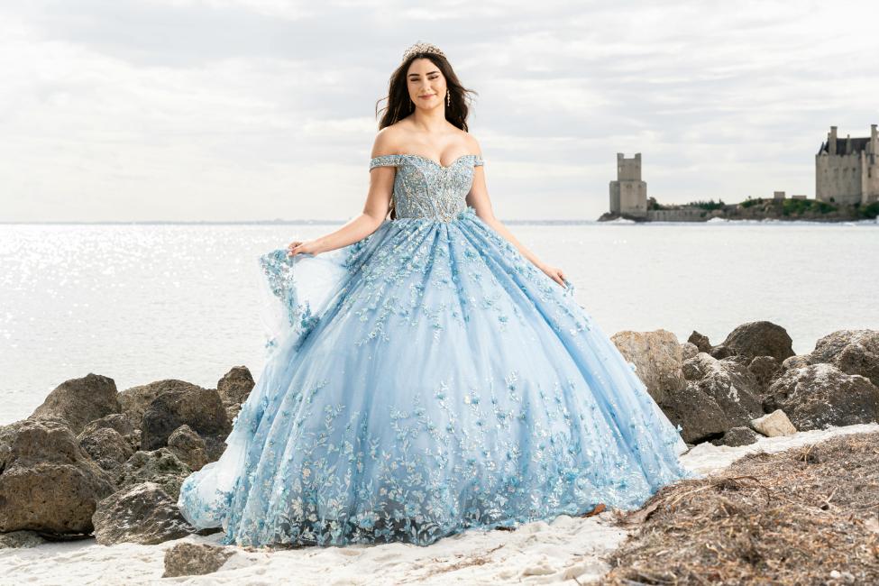 Cinderella wedding theme - outfits for the bride and groom inspired by the beloved Disney princess (2)