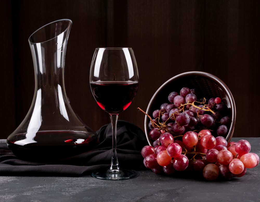 3.-Purple-motif-wedding-–-menu-recommendations-to-satisfy-your-guests_dark-red-wine.jpg