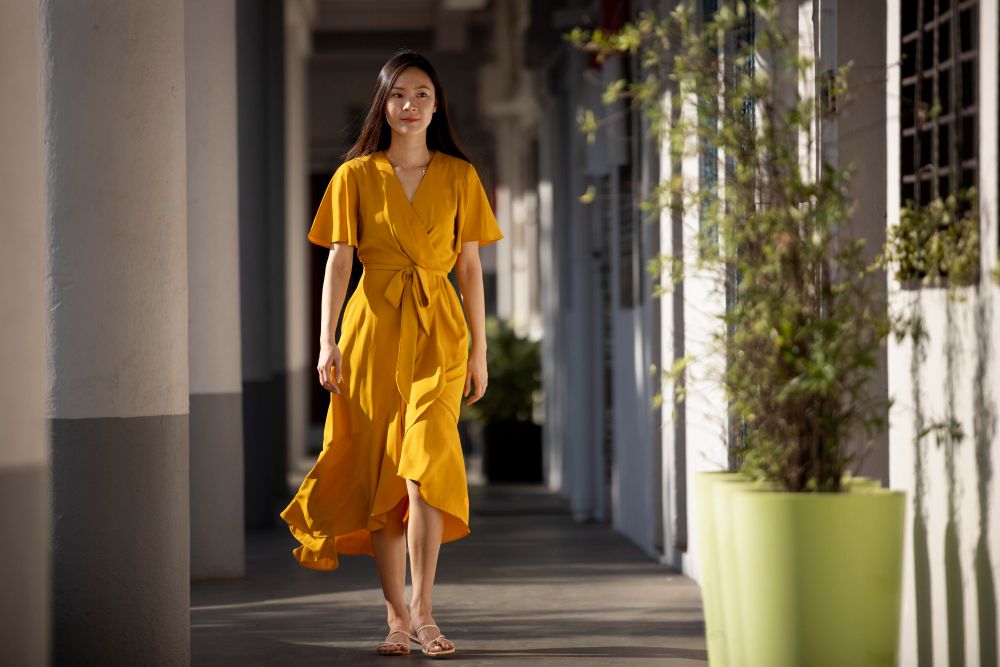 3.-Yellow-motif-wedding-–-outfit-suggestions-for-the-couple-and-close-ones_yeloow-idea-for-bridesmaids-dress