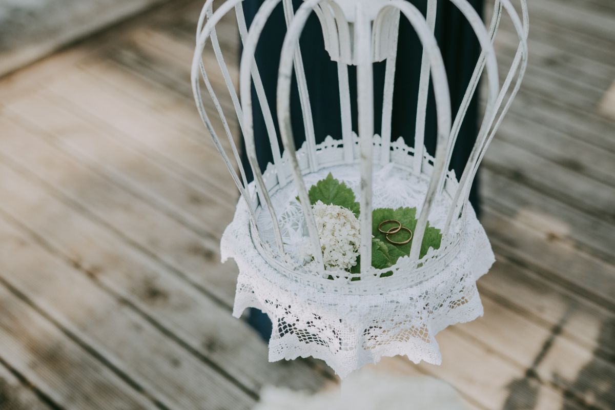 Cottagecore-themed-wedding-wedding-rings-white-decoration
