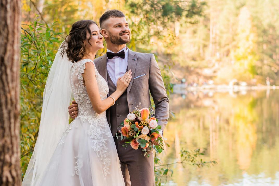 Disney themed wedding outfit ideas for the bride and groom (2)