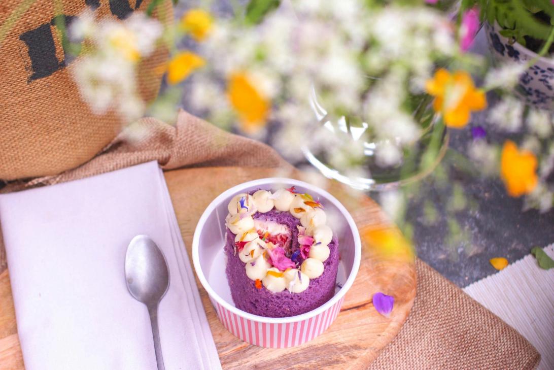 Dusty blue and purple wedding - cake designs & menu ideas