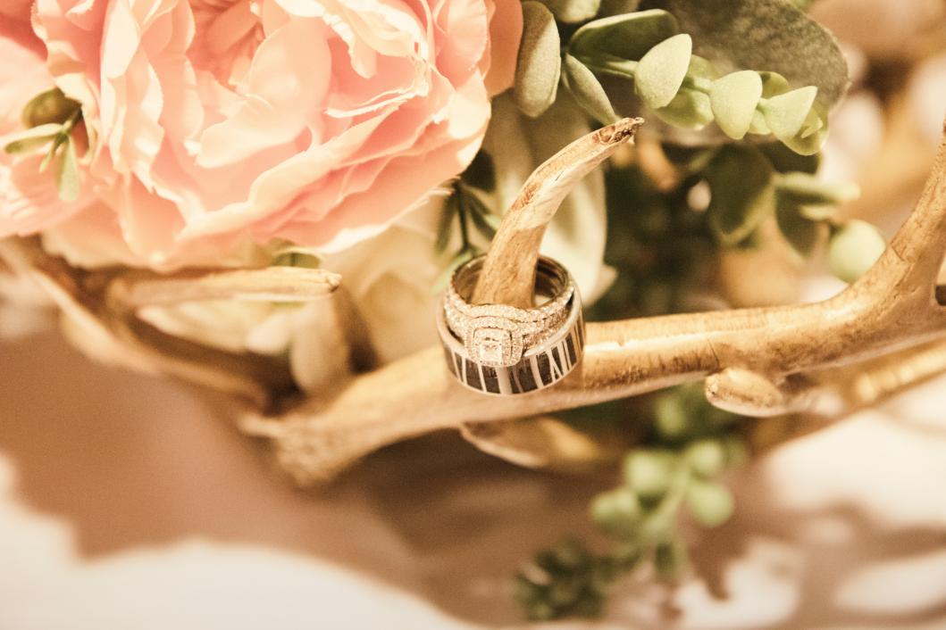 Coral and gold wedding - tips & tricks for an elegant, delicate and gorgeous ceremony