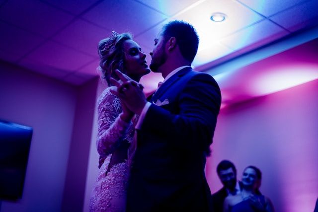 Purple-wedding-theme-–-a-short-guide-for-the-perfect-themed-romantic-event-Cover.jpg