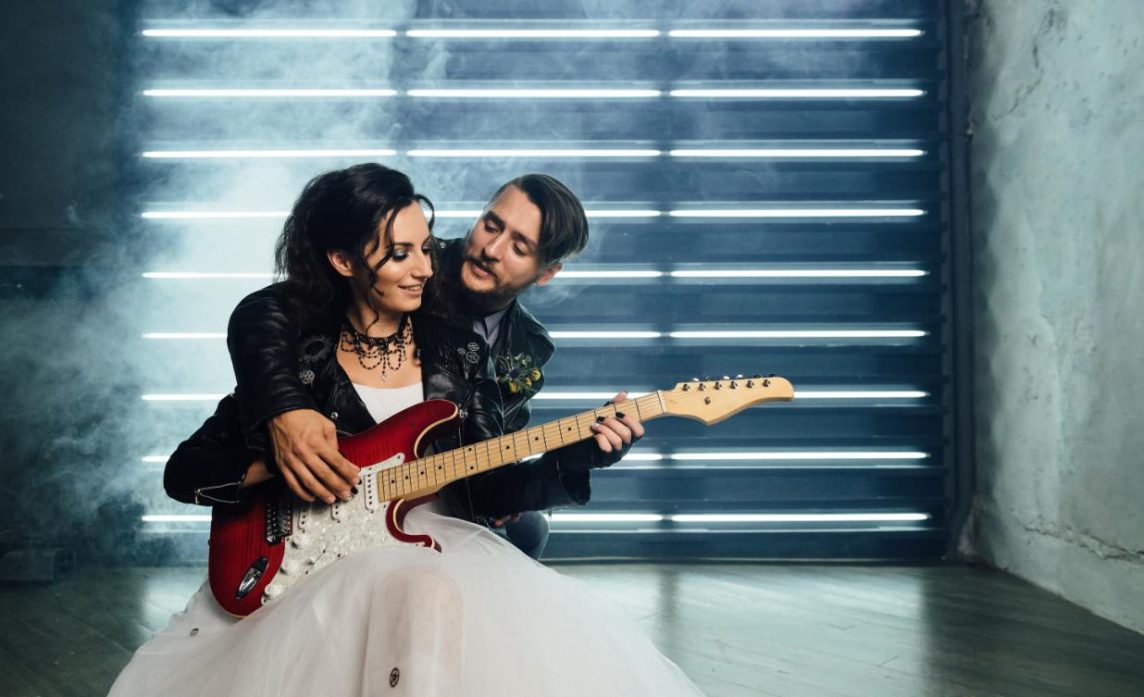 Rock style wedding - rock songs for the wedding entrance and more ideas for an epic day