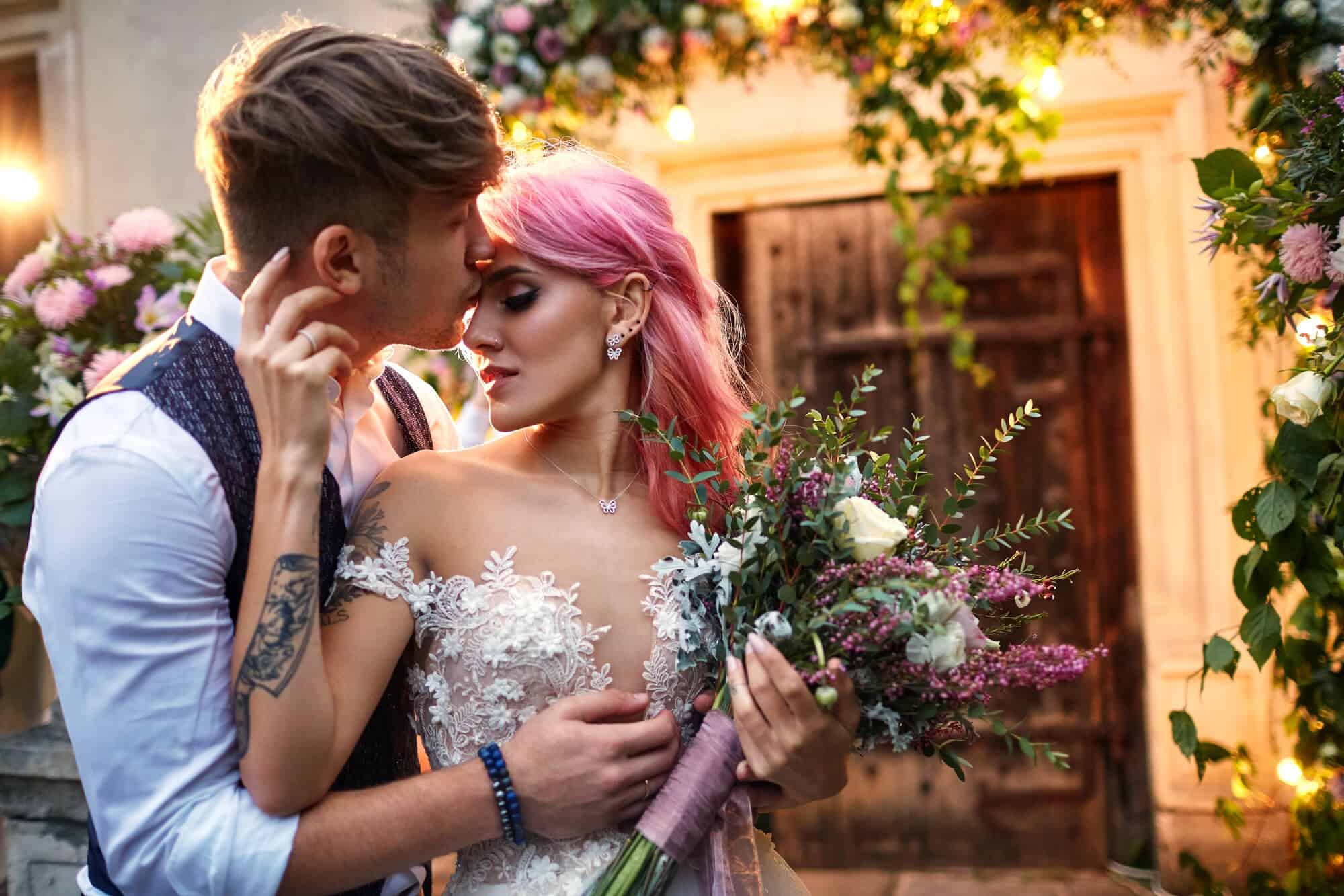 Summer-wedding-colors-The-perfect-palette-for-an-amazing-outdoor-setting-How-to-combine-vibrant-colors-depending-on-the-chosen-destination