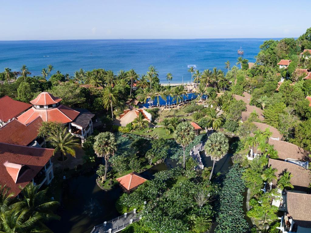 Beach wedding in Thailand Weddo Agency