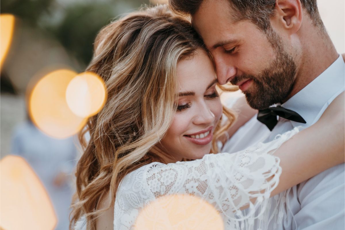 Wedding-theme-Gold-and-white-extravaganza-a-royal-affair-of-elegance-and-opulence-20-pictures-and-ideas-Cover-photo.jpg